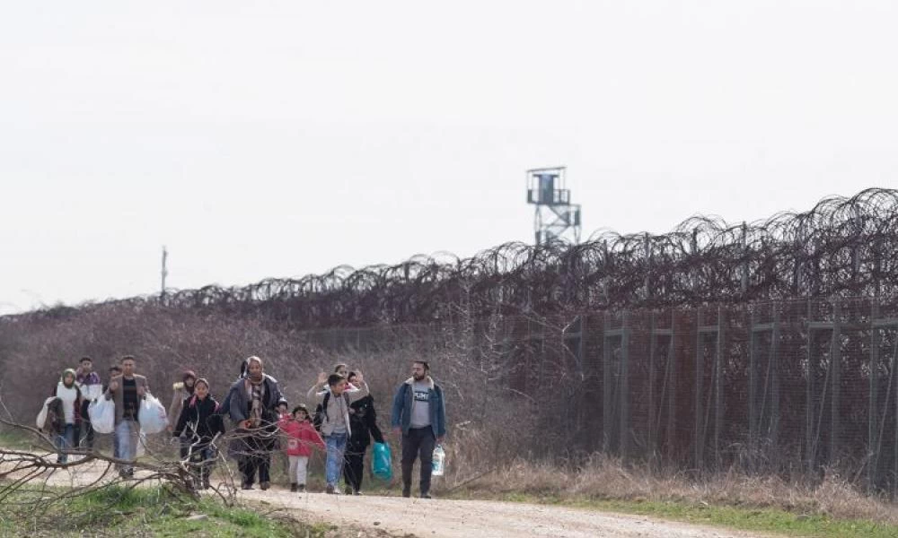 Τούρκοι στρατιώτες δίνουν οδηγίες πως να μπουν κρυφά στη χώρα οι μετανάστες